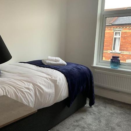 Centrally Located To The City Of Lincoln Extérieur photo