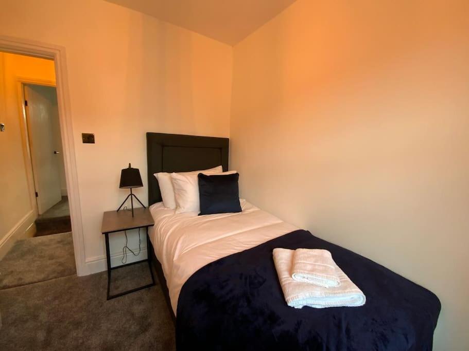 Centrally Located To The City Of Lincoln Extérieur photo