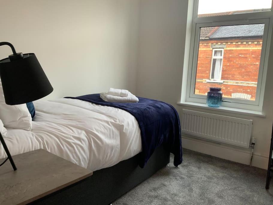 Centrally Located To The City Of Lincoln Extérieur photo