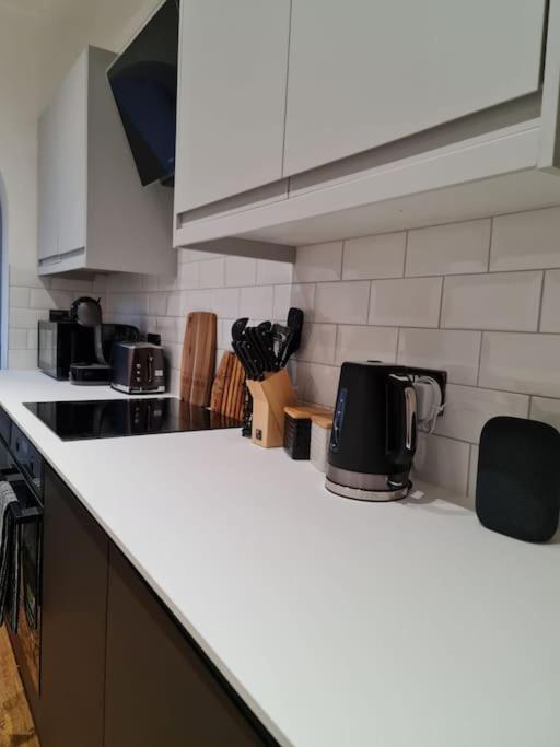 Centrally Located To The City Of Lincoln Extérieur photo