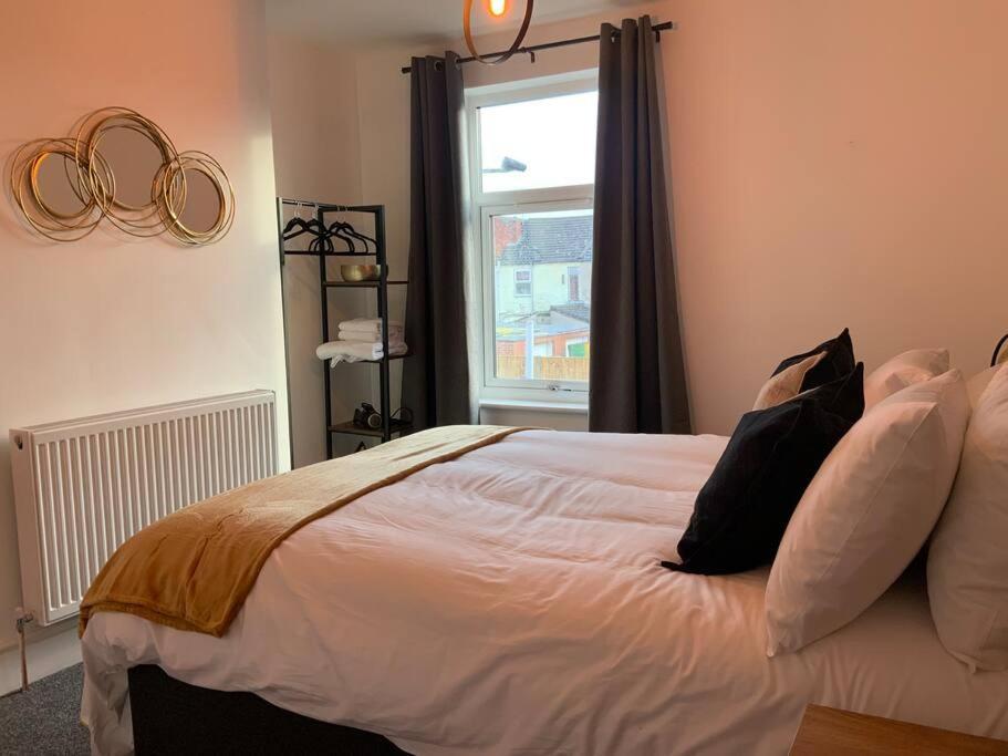 Centrally Located To The City Of Lincoln Extérieur photo