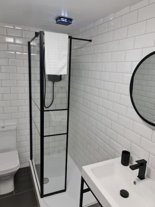 Centrally Located To The City Of Lincoln Extérieur photo