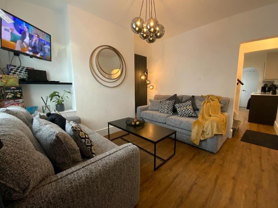 Centrally Located To The City Of Lincoln Extérieur photo
