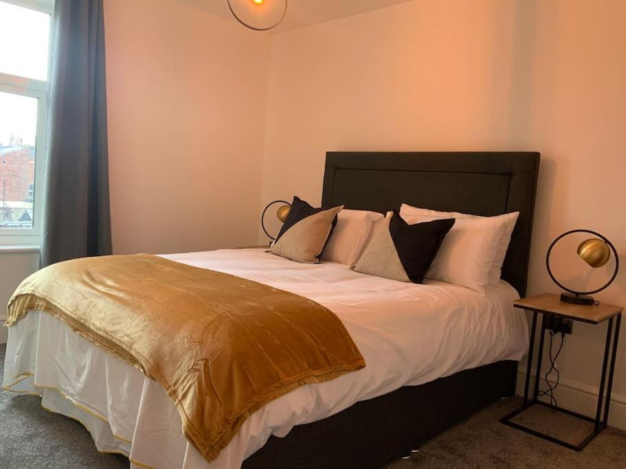 Centrally Located To The City Of Lincoln Extérieur photo