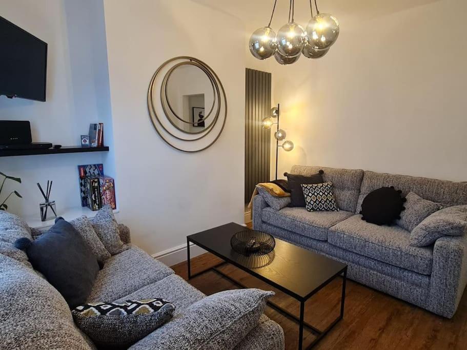 Centrally Located To The City Of Lincoln Extérieur photo