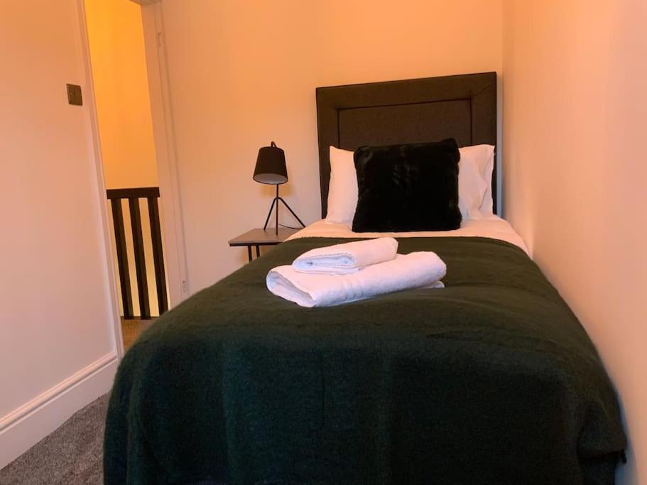 Centrally Located To The City Of Lincoln Extérieur photo
