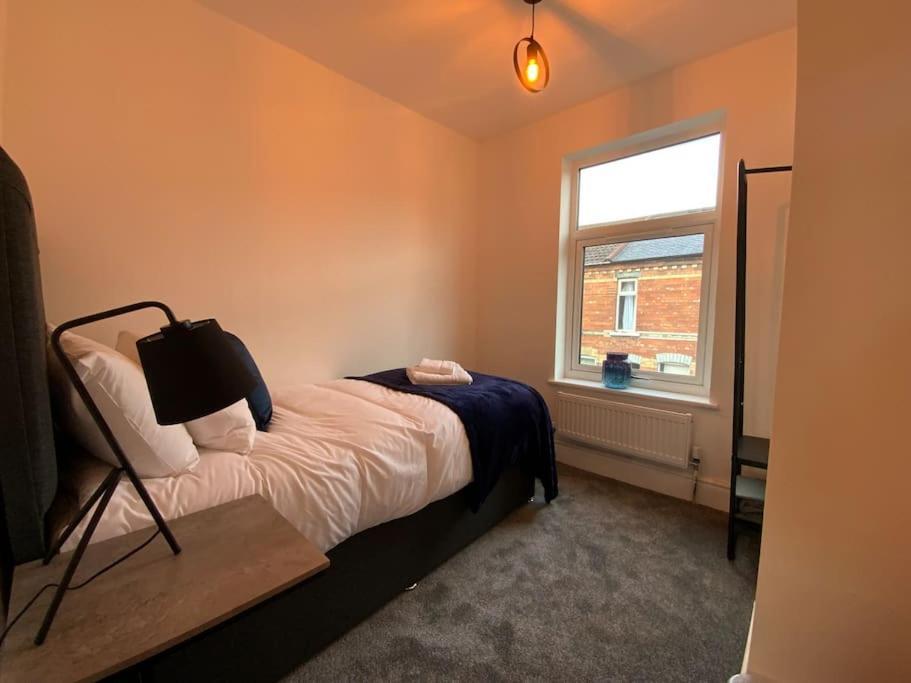 Centrally Located To The City Of Lincoln Extérieur photo