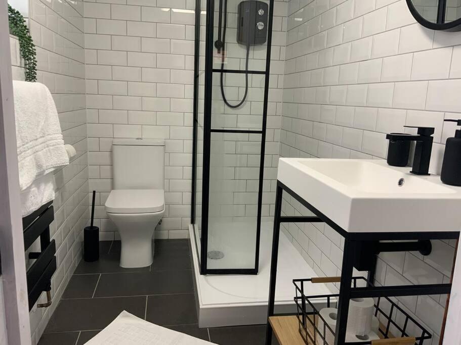 Centrally Located To The City Of Lincoln Extérieur photo